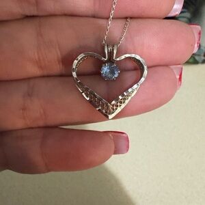 Vintage 1980’s Avon silver blue topaz heart pendant necklace